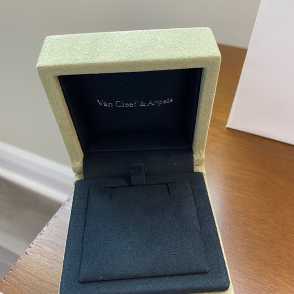 Van Cleef and Arpels packaging lot listing 5 - Picture 6 of 6